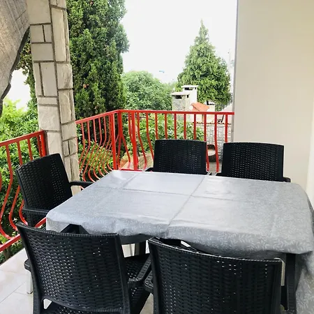 Apartman Ema *